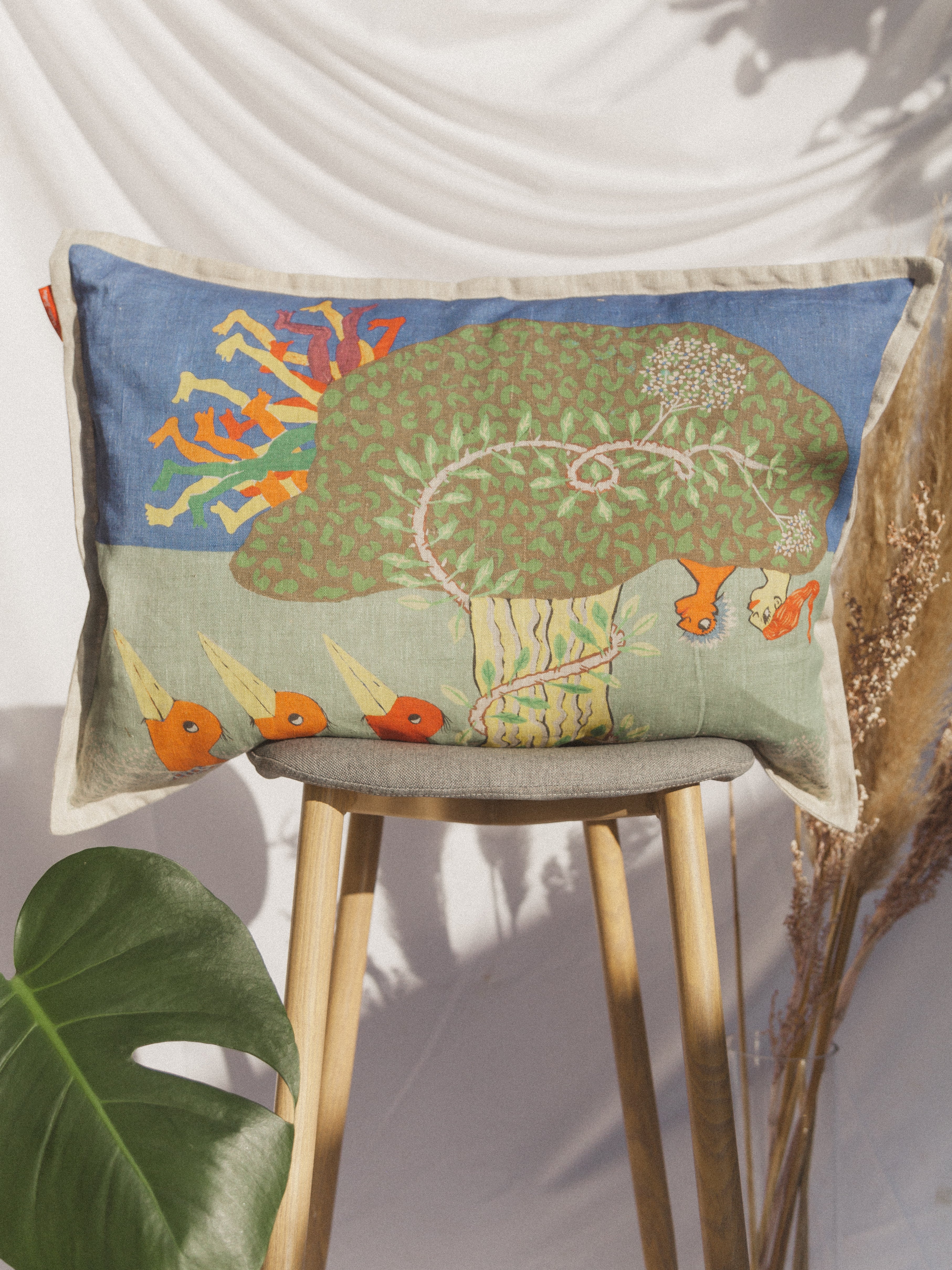 Ten People in a Mopipi Tree - Linen Cushion Cover